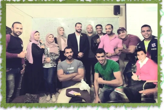 لقطة من لقاء للمشاركين